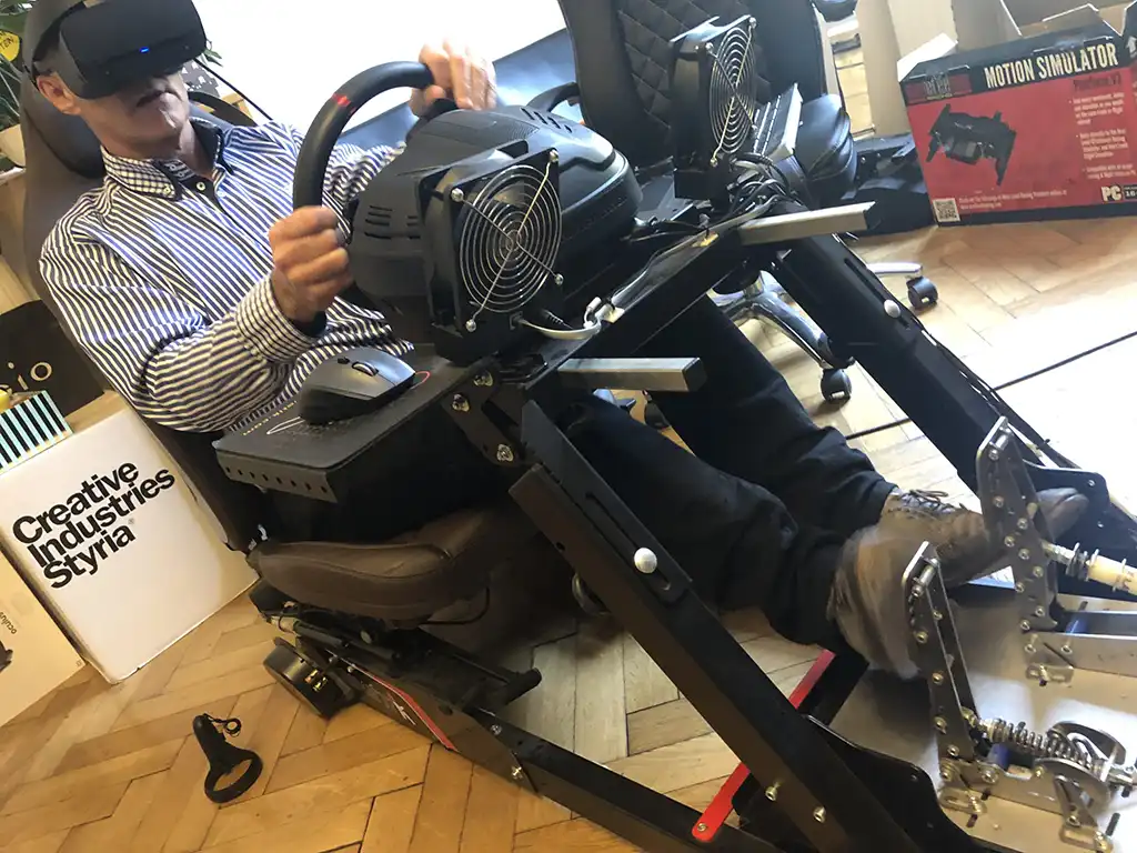 Virtual Reality Sim Racing auf einer Messe